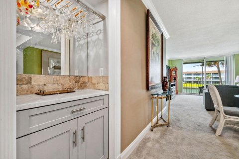 Condo in North Palm Beach, Florida, 1 bedroom № 2400018 - photo 5