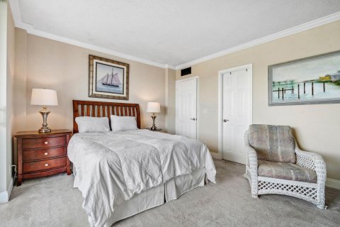 Condo in North Palm Beach, Florida, 1 bedroom № 2400018 - photo 14