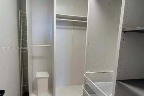 Купить кондоминиум в Халландейл-Бич, Флорида 2 спальни, 118.91м2, № 2007316 - фото 22