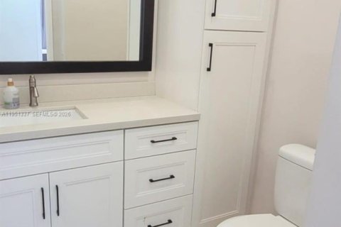 Купить кондоминиум в Халландейл-Бич, Флорида 2 спальни, 118.91м2, № 2007316 - фото 18