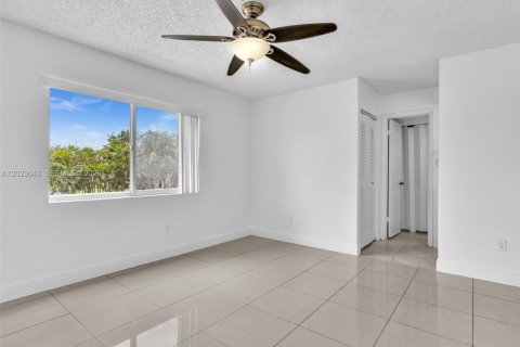 Copropriété à vendre à Hialeah, Floride: 2 chambres, 102.75 m2 № 2244326 - photo 20
