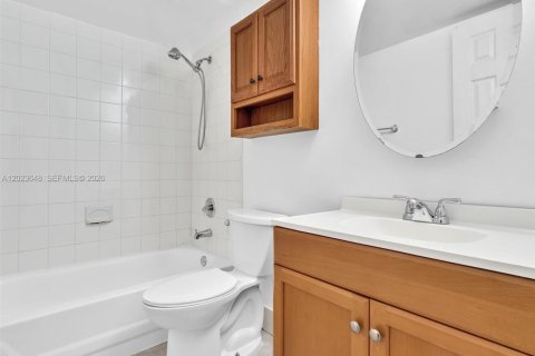 Copropriété à vendre à Hialeah, Floride: 2 chambres, 102.75 m2 № 2244326 - photo 27