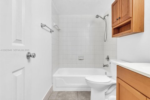 Copropriété à vendre à Hialeah, Floride: 2 chambres, 102.75 m2 № 2244326 - photo 28