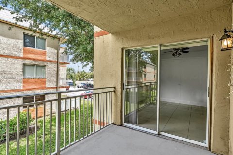 Copropriété à vendre à Hialeah, Floride: 2 chambres, 102.75 m2 № 2244326 - photo 29