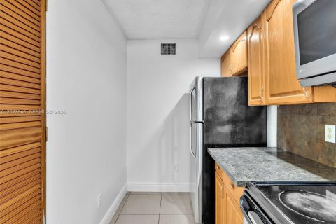 Copropriété à vendre à Hialeah, Floride: 2 chambres, 102.75 m2 № 2244326 - photo 10