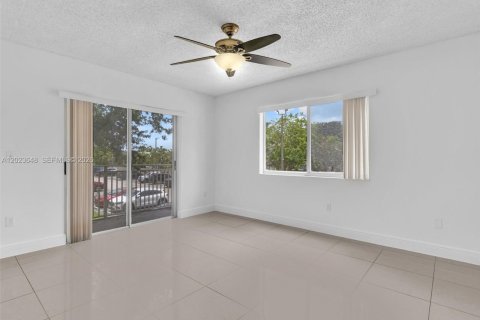 Copropriété à vendre à Hialeah, Floride: 2 chambres, 102.75 m2 № 2244326 - photo 17