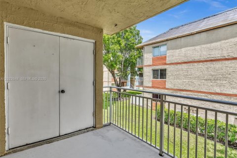 Copropriété à vendre à Hialeah, Floride: 2 chambres, 102.75 m2 № 2244326 - photo 30
