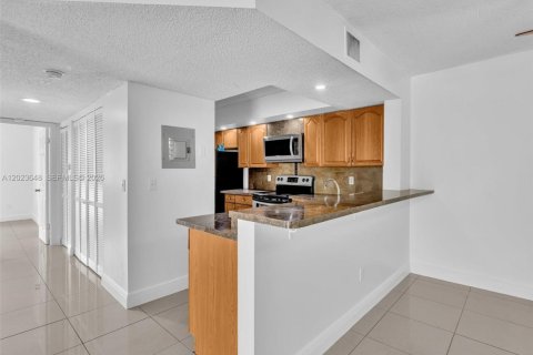Copropriété à vendre à Hialeah, Floride: 2 chambres, 102.75 m2 № 2244326 - photo 8