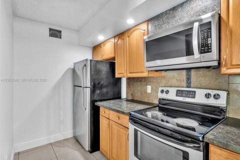 Copropriété à vendre à Hialeah, Floride: 2 chambres, 102.75 m2 № 2244326 - photo 9