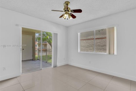 Copropriété à vendre à Hialeah, Floride: 2 chambres, 102.75 m2 № 2244326 - photo 16