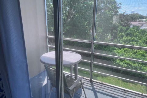 Condominio en alquiler en Bradenton, Florida, 2 dormitorios, 69.68 m2 № 1918499 - foto 15