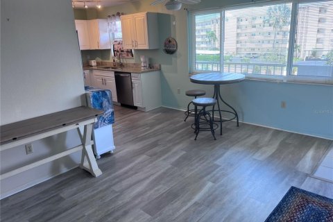 Condominio en alquiler en Bradenton, Florida, 2 dormitorios, 69.68 m2 № 1918499 - foto 5