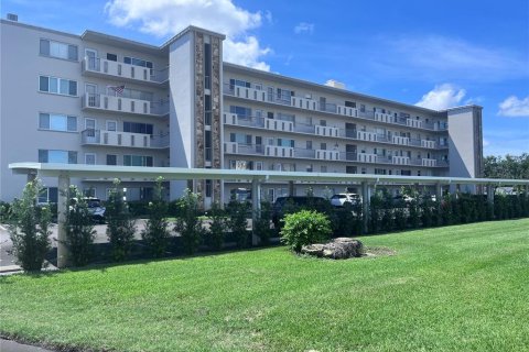 Condominio en alquiler en Bradenton, Florida, 2 dormitorios, 69.68 m2 № 1918499 - foto 1