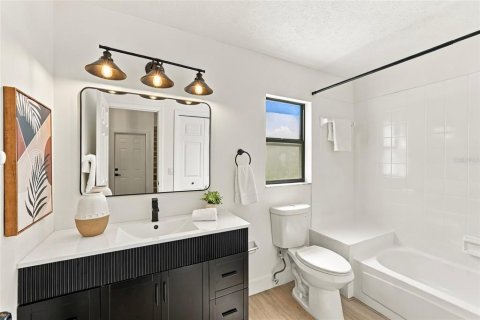 House in Tampa, Florida 3 bedrooms, 163.51 sq.m. № 2418342 - photo 17