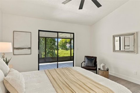 House in Tampa, Florida 3 bedrooms, 163.51 sq.m. № 2418342 - photo 14