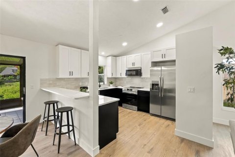 House in Tampa, Florida 3 bedrooms, 163.51 sq.m. № 2418342 - photo 8