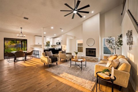 House in Tampa, Florida 3 bedrooms, 163.51 sq.m. № 2418342 - photo 2