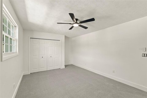 House in Tampa, Florida 3 bedrooms, 163.51 sq.m. № 2418342 - photo 19