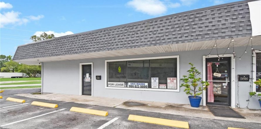 Commercial property in Jacksonville, Florida № 2233940