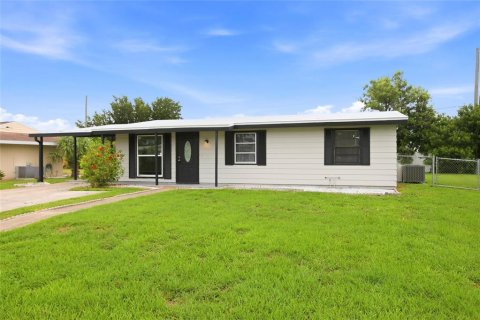 House in Port Charlotte, Florida 3 bedrooms, 100.33 sq.m. № 2099846