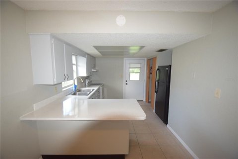 Immobilier commercial à vendre à Lakeland, Floride: 8 chambres, 180.04 m2 № 2416369 - photo 7