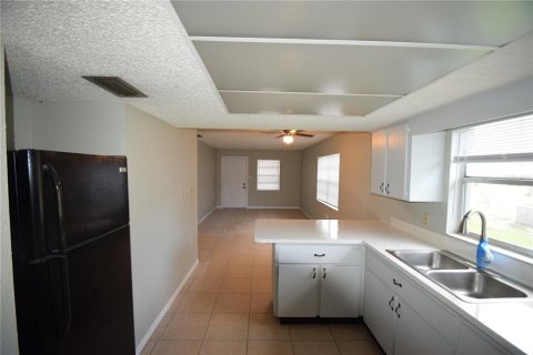 Immobilier commercial à vendre à Lakeland, Floride: 8 chambres, 180.04 m2 № 2416369 - photo 11