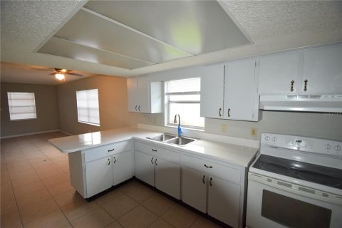 Immobilier commercial à vendre à Lakeland, Floride: 8 chambres, 180.04 m2 № 2416369 - photo 8
