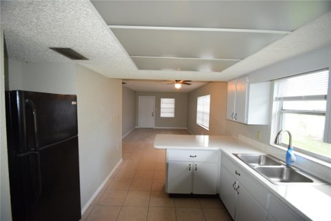 Immobilier commercial à vendre à Lakeland, Floride: 8 chambres, 180.04 m2 № 2416369 - photo 10