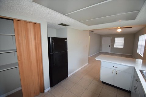 Immobilier commercial à vendre à Lakeland, Floride: 8 chambres, 180.04 m2 № 2416369 - photo 9