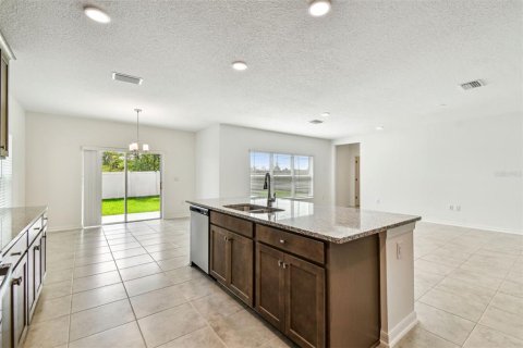 Casa en venta en Dade City, Florida, 5 dormitorios, 308.06 m2 № 1898431 - foto 11