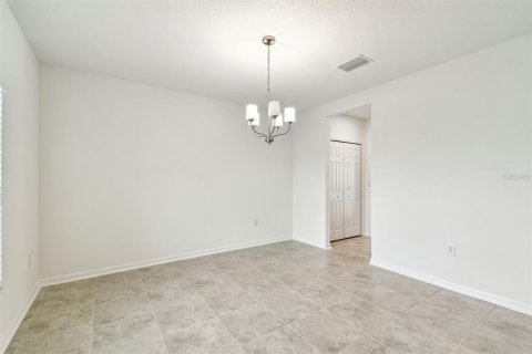 Casa en venta en Dade City, Florida, 5 dormitorios, 308.06 m2 № 1898431 - foto 8