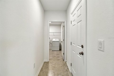Casa en venta en Dade City, Florida, 5 dormitorios, 308.06 m2 № 1898431 - foto 5
