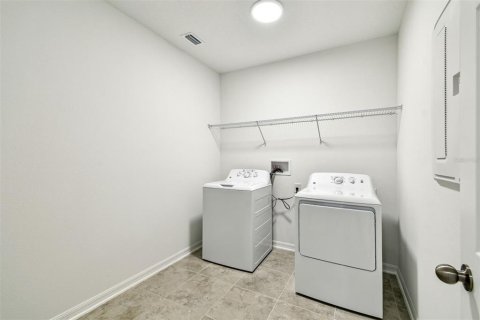 Casa en venta en Dade City, Florida, 5 dormitorios, 308.06 m2 № 1898431 - foto 6
