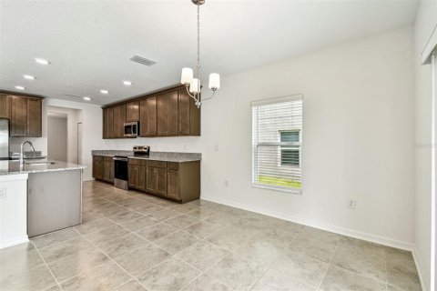 Casa en venta en Dade City, Florida, 5 dormitorios, 308.06 m2 № 1898431 - foto 16