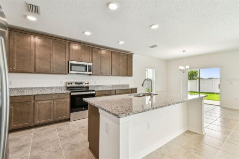 Casa en venta en Dade City, Florida, 5 dormitorios, 308.06 m2 № 1898431 - foto 13