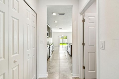 Casa en venta en Dade City, Florida, 5 dormitorios, 308.06 m2 № 1898431 - foto 9