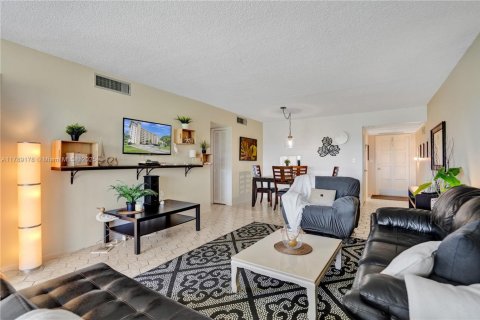Copropriété à vendre à Pompano Beach, Floride: 2 chambres, 102.19 m2 № 1938229 - photo 17