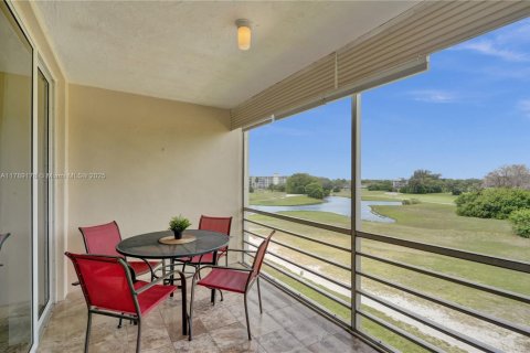 Copropriété à vendre à Pompano Beach, Floride: 2 chambres, 102.19 m2 № 1938229 - photo 9