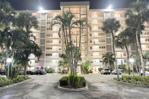 Copropriété à vendre à Pompano Beach, Floride: 2 chambres, 102.19 m2 № 1938229 - photo 1