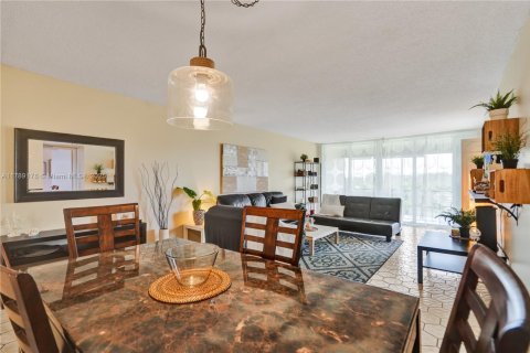 Copropriété à vendre à Pompano Beach, Floride: 2 chambres, 102.19 m2 № 1938229 - photo 3