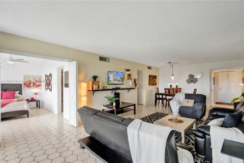 Copropriété à vendre à Pompano Beach, Floride: 2 chambres, 102.19 m2 № 1938229 - photo 15