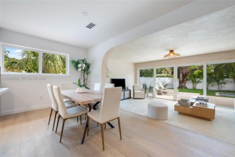 Villa ou maison à vendre à Miami Shores, Floride: 4 chambres, 237.55 m2 № 2343369 - photo 11