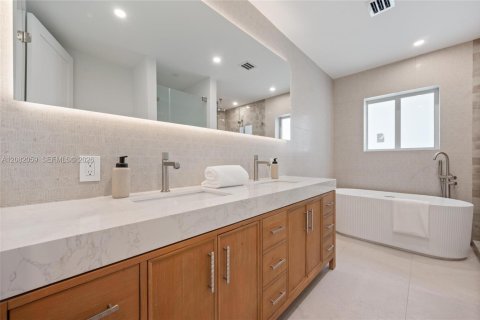 Villa ou maison à vendre à Miami Shores, Floride: 4 chambres, 237.55 m2 № 2343369 - photo 18