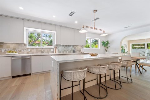 Villa ou maison à vendre à Miami Shores, Floride: 4 chambres, 237.55 m2 № 2343369 - photo 8