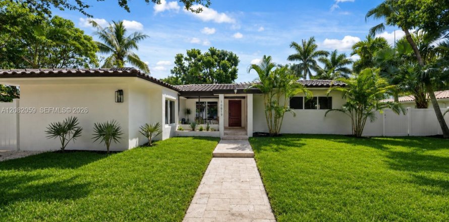 Villa ou maison à Miami Shores, Floride 4 chambres, 237.55 m2 № 2343369