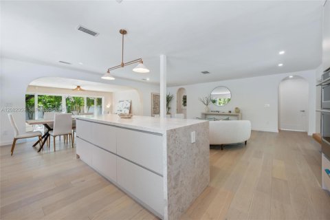 Villa ou maison à vendre à Miami Shores, Floride: 4 chambres, 237.55 m2 № 2343369 - photo 10