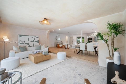Villa ou maison à vendre à Miami Shores, Floride: 4 chambres, 237.55 m2 № 2343369 - photo 13