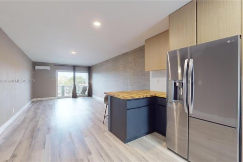 Copropriété à louer à North Miami, Floride: 1 chambre, 64.75 m2 № 1944420 - photo 4