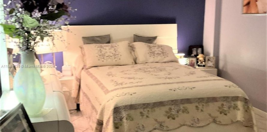 Condo in Hialeah, Florida, 3 bedrooms № 1862876