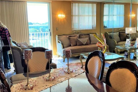 Condo in Hialeah, Florida, 3 bedrooms  № 1862876 - photo 8